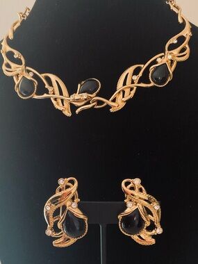 #47 Jose Barrera for Avon Vintage 1990 Grenada Collection Jewelry Set